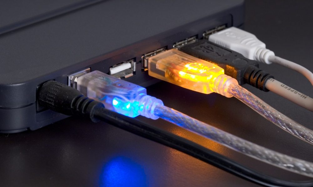 Podświetlane kable podłączane pod huby USB.