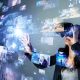 Jak działa wirtualna rzeczywistość? NA zdjęciu kobieta w okularach VR.